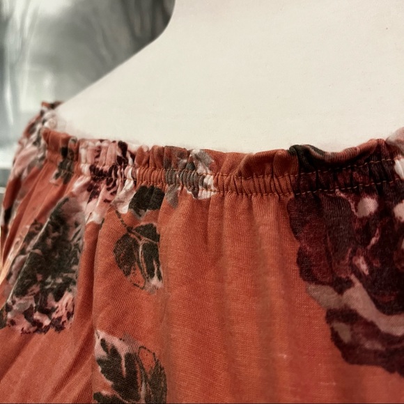 NWT- off the shoulder floral top with matching mask - Picture 5 of 10